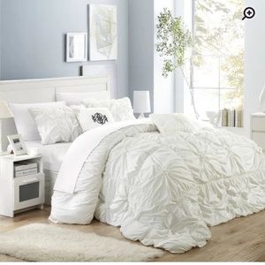 Pinch pleat white duvet cover